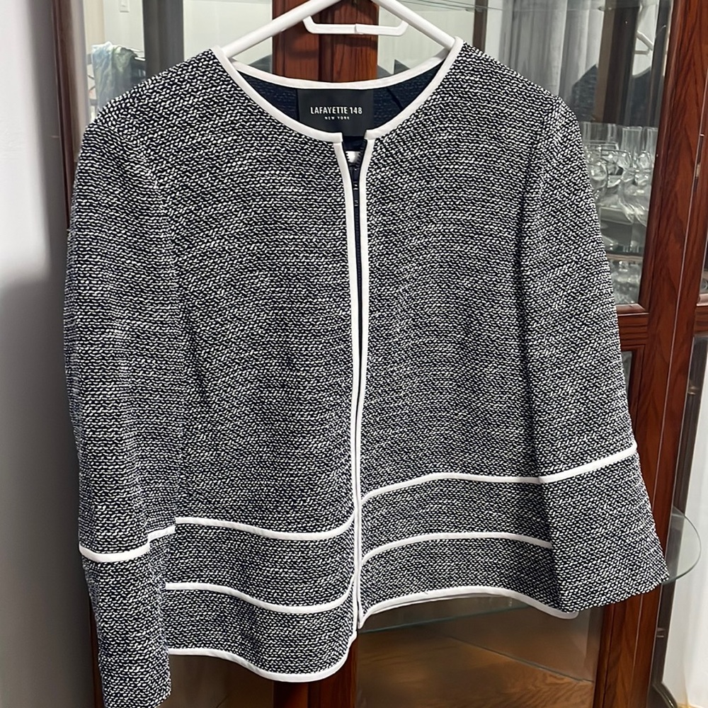 This blazer perfect to cover your body